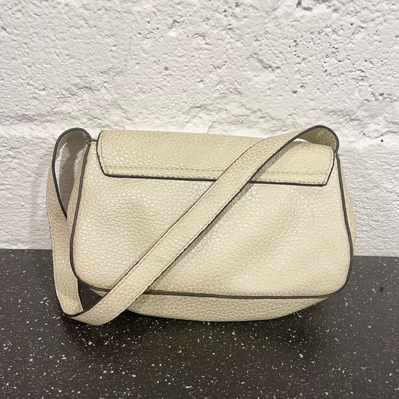 ✨Vintage✨ Cream Leather Guess Shoulder Bag - Picture 4 of 5